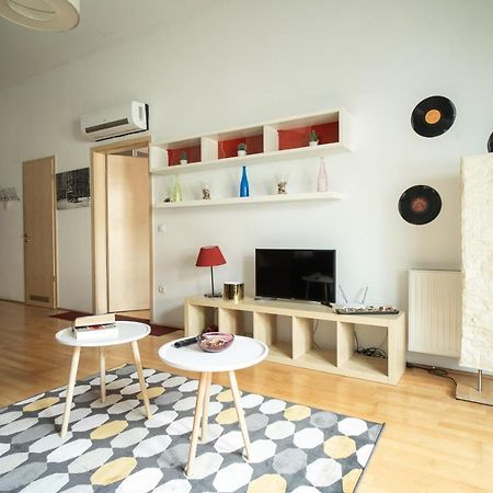 Central Apartment At Gozsdu Court, 60 Sqm, 2 Rooms With 2 Ac, Elevators, Kitchen Budapest Exteriör bild