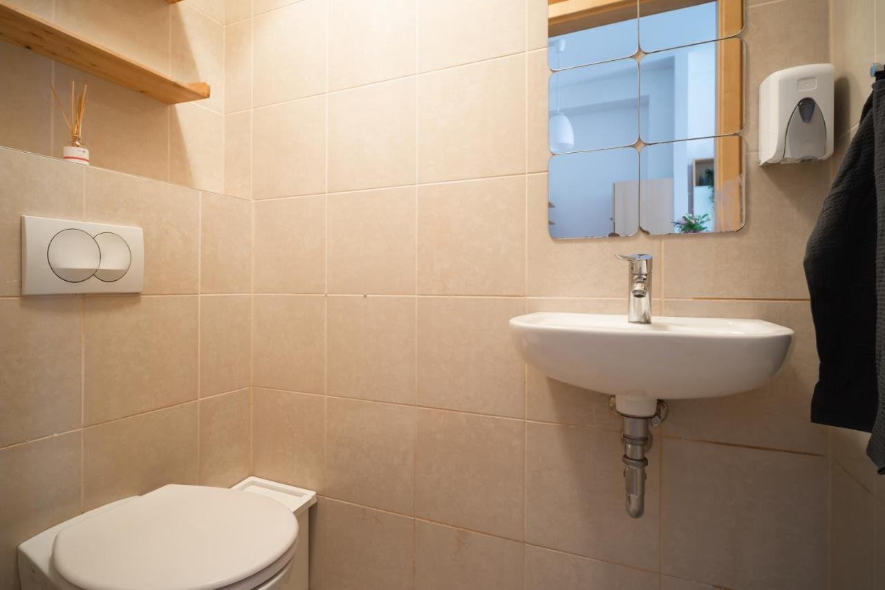 Central Apartment At Gozsdu Court, 60 Sqm, 2 Rooms With 2 Ac, Elevators, Kitchen Budapest Exteriör bild